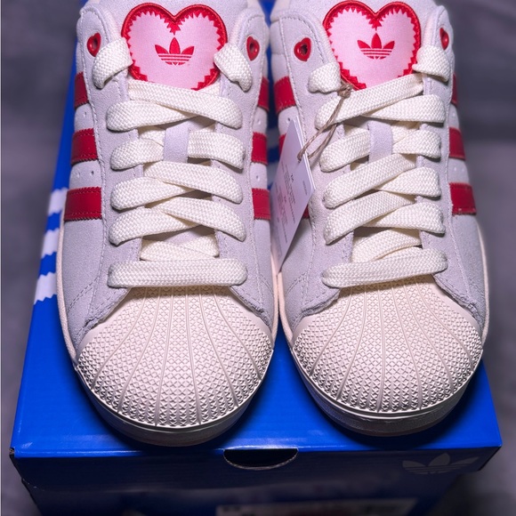 NWT Adidas Superstar ll red and pink heart - Picture 3 of 11